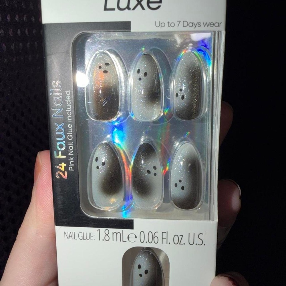 Pretty Woman Luxe 24 Faux Nails Silver Glitter Ghost Halloween Press On Nails